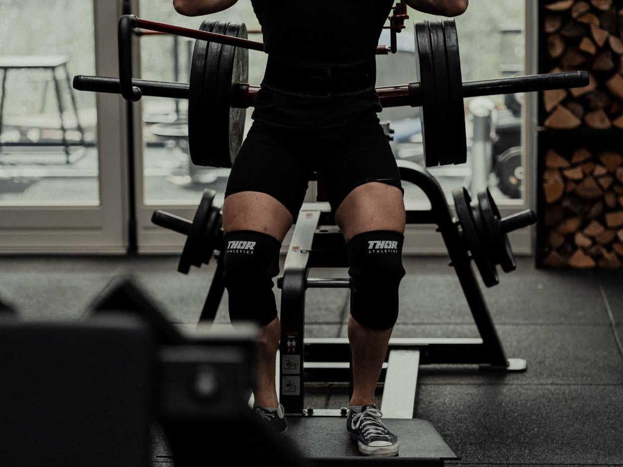 Knee sleeves vs knee wraps: verschil en welke kies jij?